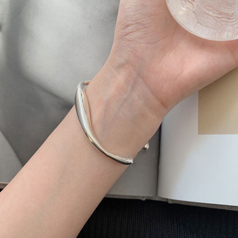 Solid Geometric Irregular Streamline Bracelet Artic