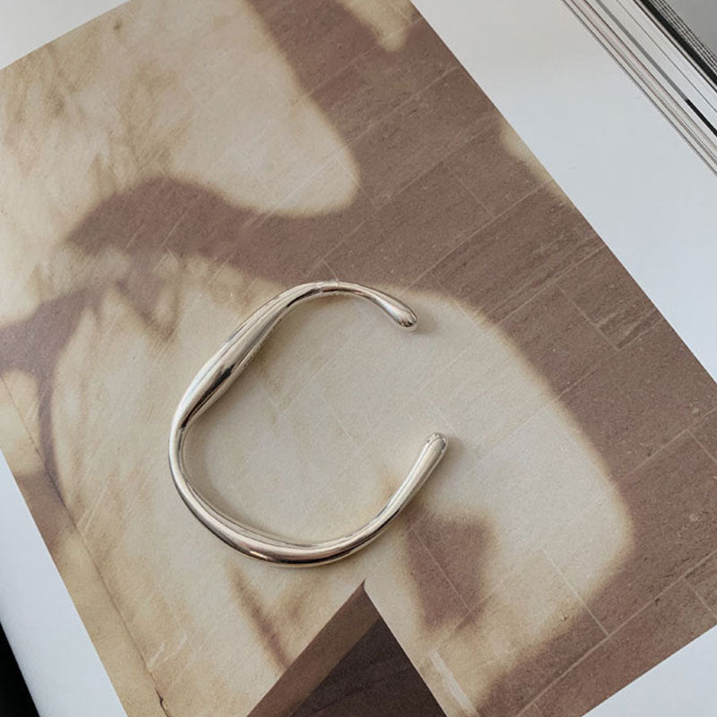 Solid Geometric Irregular Streamline Bracelet Artic